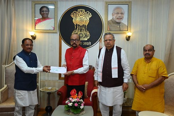  मुख्यमंत्री श्री विष्णु देव साय ने राज्यपाल श्री रमेन डेका से की सौजन्य भेंट