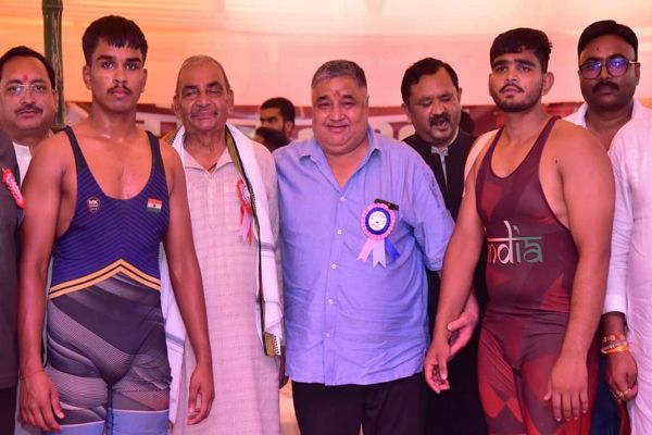 नागपंचमी पर अंबिकापुर में कुश्ती प्रतियोगिता, पर्यटन मंत्री ने पहलवानों का बढ़ाया उत्साह