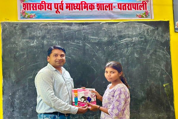 शिक्षक की पहल से शाला त्यागी दुर्गावती फिर लौटी शिक्षा की मुख्यधारा में
