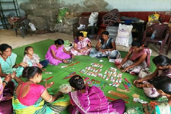 रक्षाबंधन पर बिहान की दीदियों ने थामा स्वावलंबन का धागा