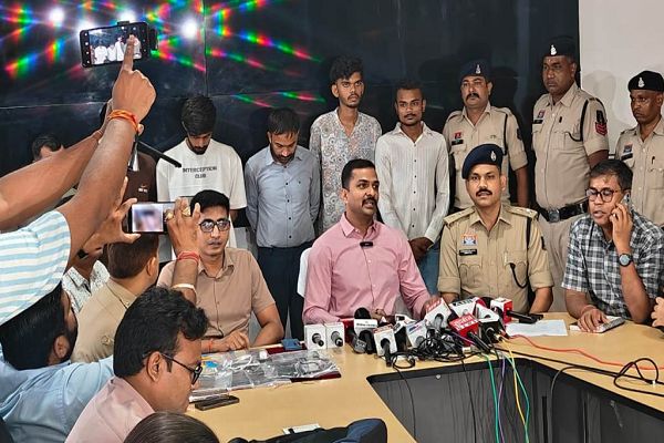 IGKV पेपर लीक कांड का खुलासा, प्रोफेसर समेत 6 गिरफ्तार