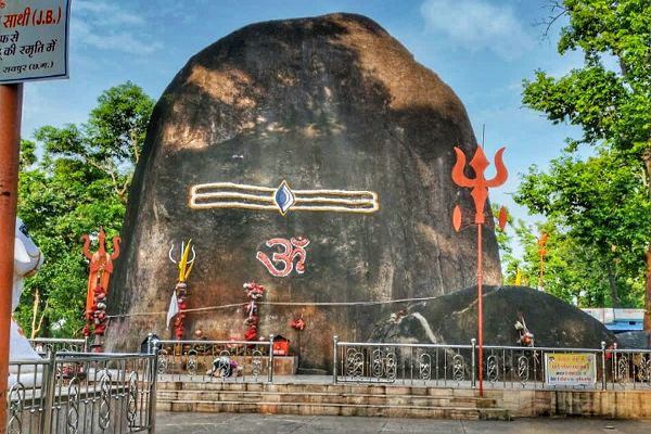 विश्व का सबसे बड़ा स्वयंभू प्राकृतिक शिवलिंग, भूतेश्वर महादेव की हर साल बढ़ती है ऊंचाई