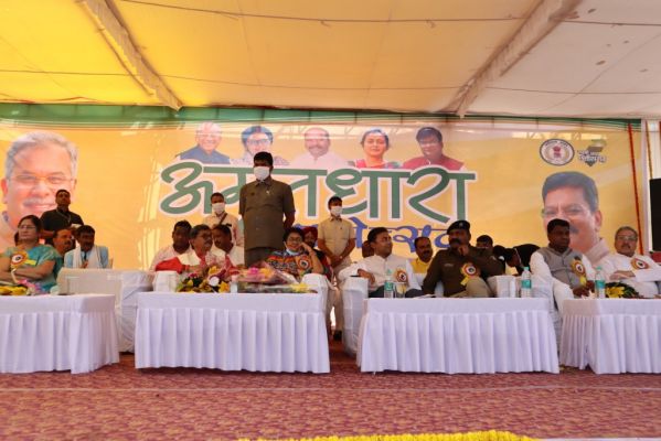  कोरिया: अमृतधारा महोत्सव में पहली बार तीरंदाजी की प्रतियोगिता और पारंपरिक खेलों का लोगों ने उठाया आनंद,विधानसभा अध्यक्ष डॉ महंत ने किया अमृतधारा महोत्सव का शुभारंभ