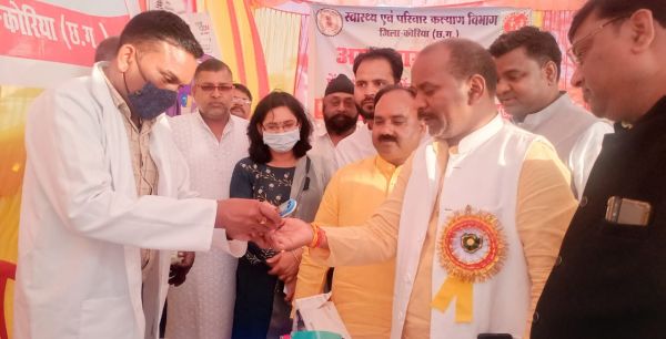  कोरिया: अमृतधारा महोत्सव में पहली बार तीरंदाजी की प्रतियोगिता और पारंपरिक खेलों का लोगों ने उठाया आनंद,विधानसभा अध्यक्ष डॉ महंत ने किया अमृतधारा महोत्सव का शुभारंभ