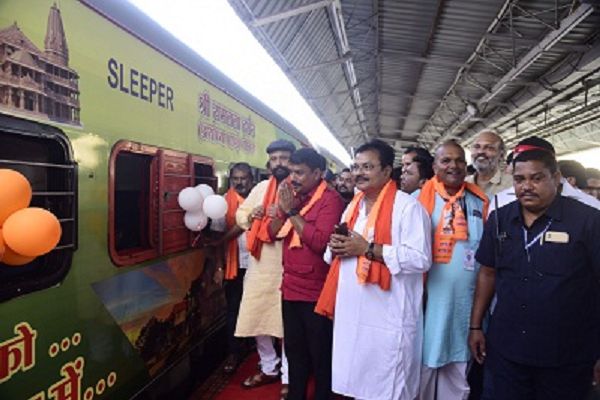  रामलला दर्शन के लिए 850 श्रद्धालु अयोध्या रवाना