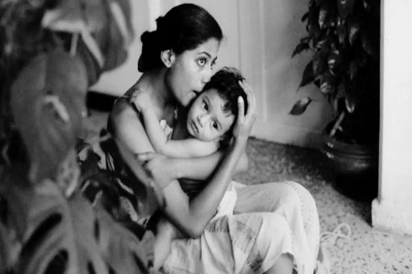 22 साल में Smita Patil की भतीजी को नहीं मिला लीड रोल, बुआ के स्टारडम का फायदे उठाने में रहीं नाकाम