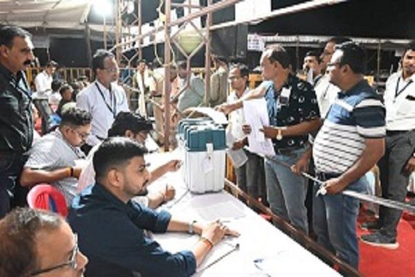 स्ट्रांग रूम सील्ड हुए