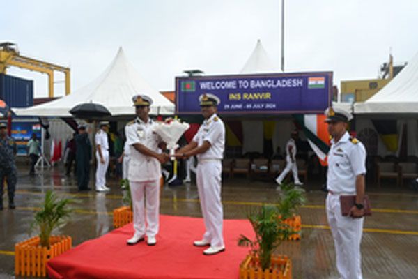 भारतीय युद्धपोत पहुंचा बांग्लादेश नौसेना को मिला बोलार्ड पुल,
