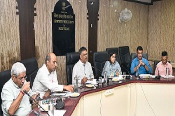 चिकित्सा मंत्री ने की मौसमी बीमारियों की स्थिति की समीक्षा