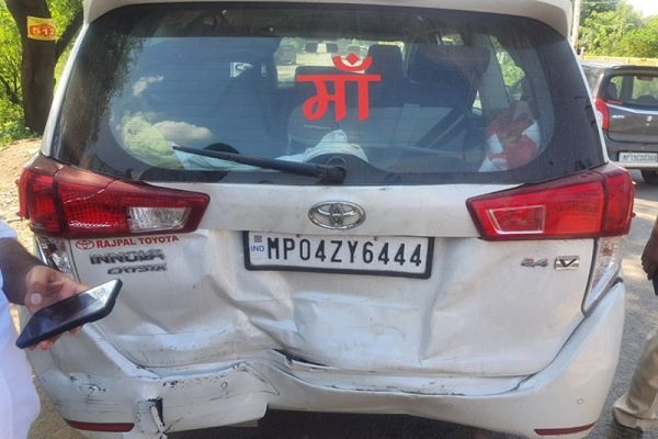 विधायक की गाड़ी को बोलेरो ने मारी टक्कर, ड्राइवर हिरासत में...