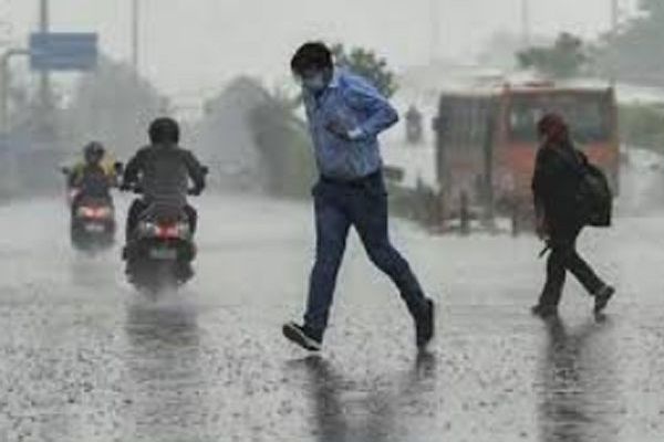 उत्तर प्रदेश में आंधी, बारिश और बिजली गिरने से 10 लोगों की मौत