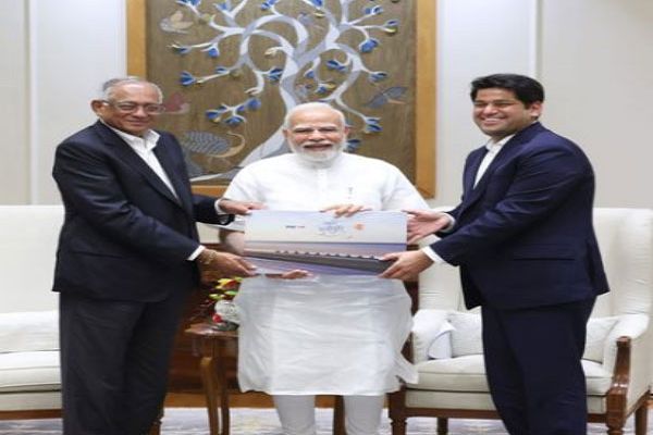 पीएम मोदी ने की टीवीएस मोटर कंपनी के चेयरमैन से मुलाकात