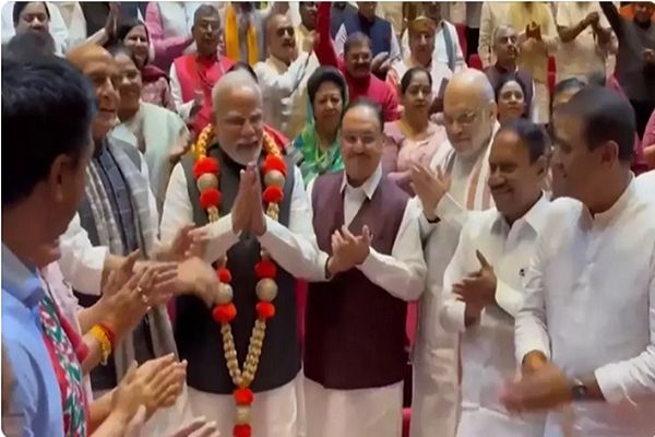 PM मोदी का सम्मान: ऑपरेशन सिंदूर की सफलता पर प्रस्ताव पारित