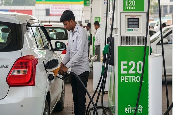 सुप्रीम कोर्ट में E20 पेट्रोल नीति को चुनौती, उपभोक्ताओं के अधिकारों के हनन का आरोप