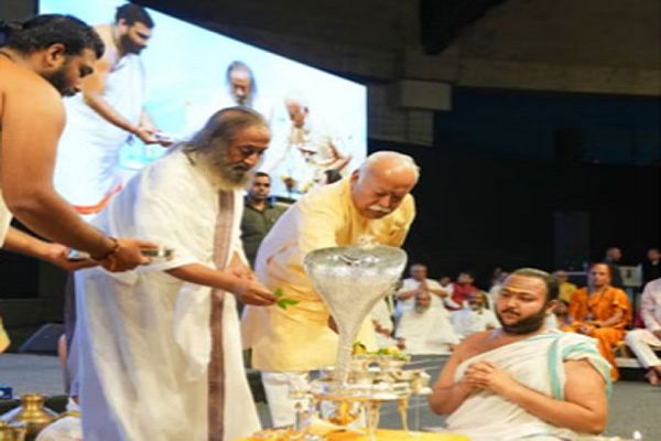 भारत में देव भक्ति और देश भक्ति अलग नहीं : मोहन भागवत