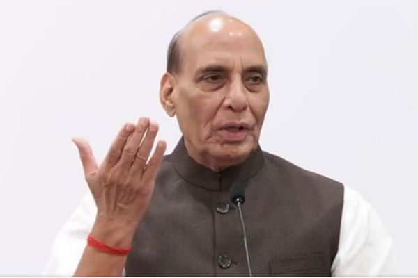 हम दुनिया में कहीं भी रहें, यह नहीं भूलना चाहिए कि हम भारतीय हैं : राजनाथ सिंह