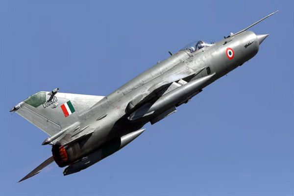 रिटायर हुआ मिग-21 फाइटर जेट, चंडीगढ़ में भावुक विदाई समारोह