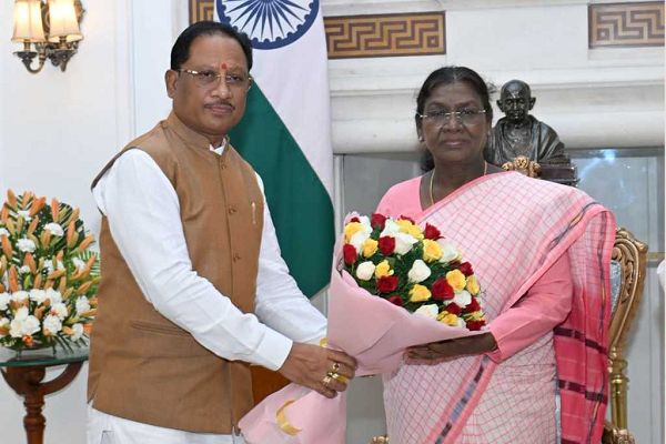 CM विष्णुदेव साय ने नई दिल्ली में राष्ट्रपति द्रौपदी मुर्मू से की सौजन्य भेंट..