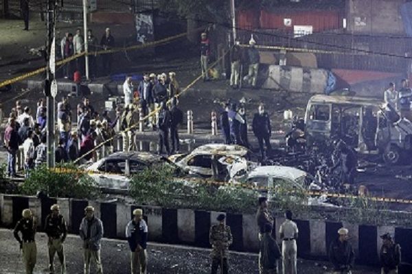 दिल्ली धमाके से पहले जम्मू-कश्मीर में बड़ा आतंकी मॉड्यूल पकड़ा गया, दो डॉक्टर समेत 7 गिरफ्तार