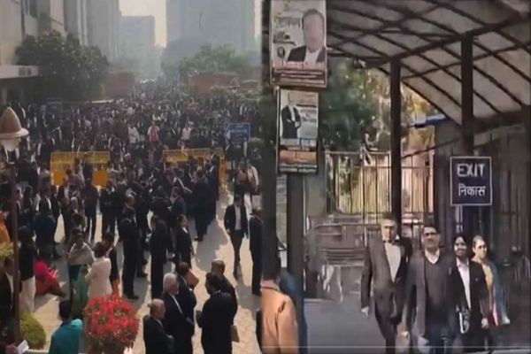 दिल्ली की अदालतों और CRPF स्कूलों को बम से उड़ाने की धमकी से मचा हड़कंप...