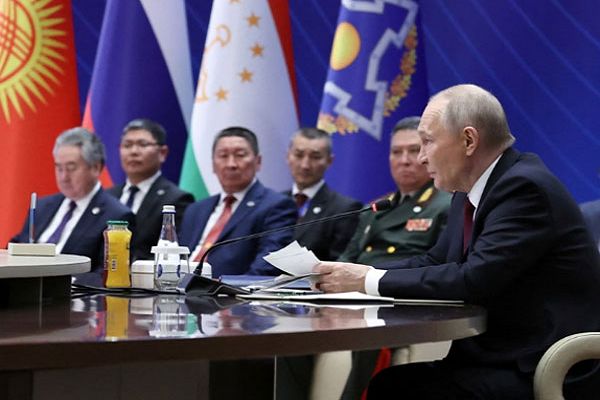 रूस तभी युद्ध रोकेगा जब यूक्रेनी सैनिक विवादित इलाक़ों से हटेंगे : पुतिन