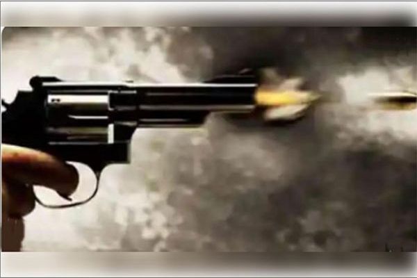 नोएडा के पीजी में प्रेमी ने प्रेमिका की गोली मारकर की हत्या
