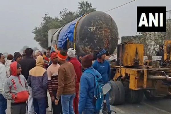 बिहार के गोपालगंज पहुंचा दुनिया का सबसे बड़ा शिवलिंग, दर्शन के लिए उमड़े भक्त