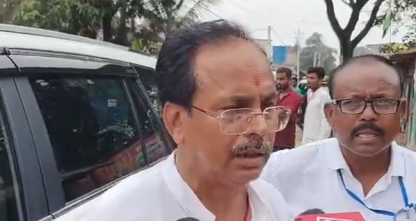 बंगाल चुनाव: बीजेपी उम्मीदवार पर जानलेवा हमला, भागकर बचाई जान