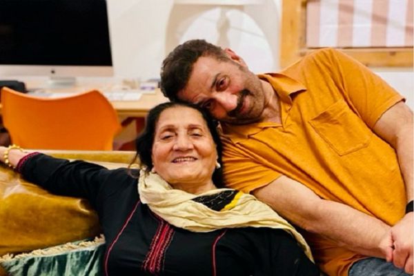 'बंटवारा 1947' से पहले भावुक हुए सनी देओल, मां को समर्पित की अपनी सबसे खास फिल्म