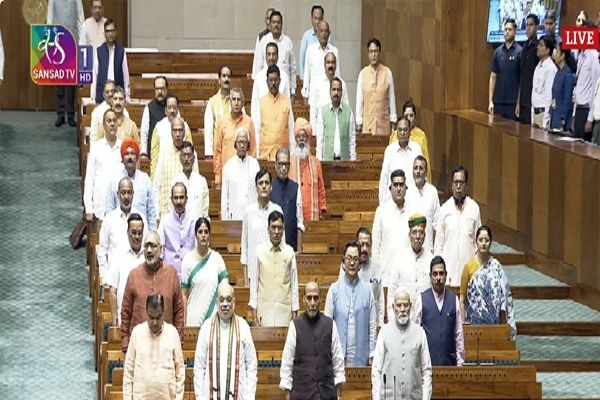 हंगामे की भेंट चढ़ा संसद का मानसून सत्र, लोकसभा अनिश्चितकाल के लिए स्थगित