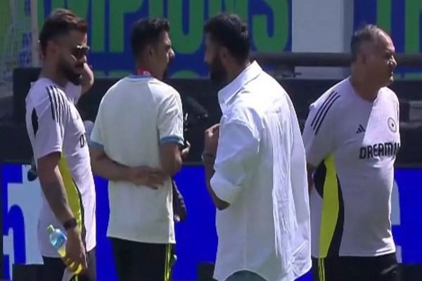 IND vs PAK मैच में दर्द के साथ दिखे जसप्रीत बुमराह, जय शाह ने इस तरह की दुख कम करने की कोशिश