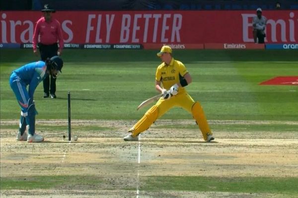 IND vs AUS: किस्मत ऑस्ट्रेलिया के साथ है! स्टीव स्मिथ के स्टम्प से टकराई गेंद फिर भी नहीं हुए आउट, जानिए क्यों